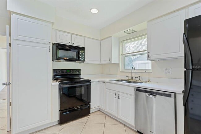 Building Photo - 9 Crompton Pl