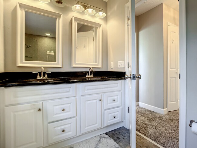 Building Photo - 762 S Beach St