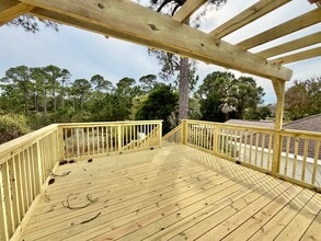 Building Photo - 81 Lake Front Dr