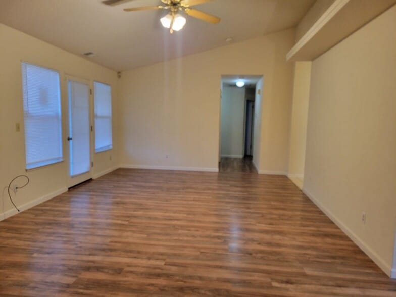 Building Photo - 1812 College Greens Dr
