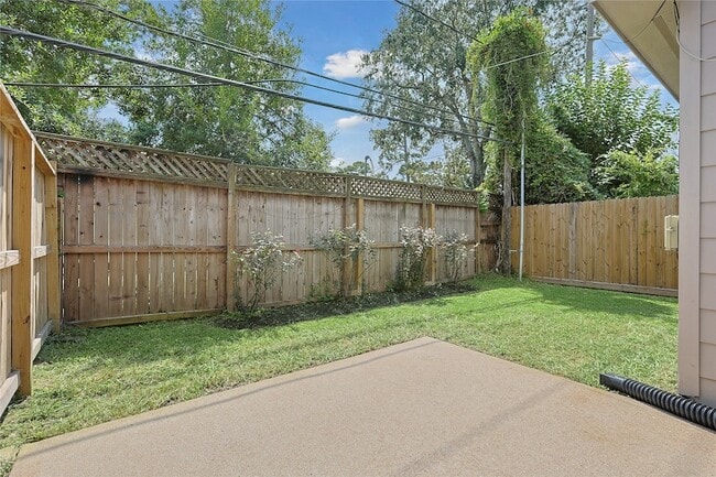 Building Photo - 1115 Eden Park Ln