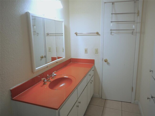 Building Photo - 6473 Hart Ln
