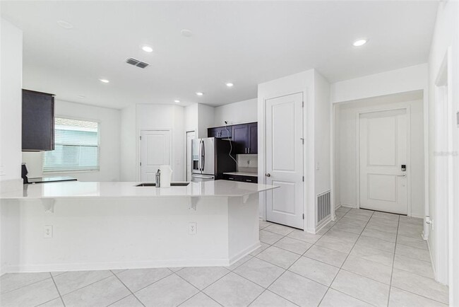 Building Photo - 1121 Deepwater Cir