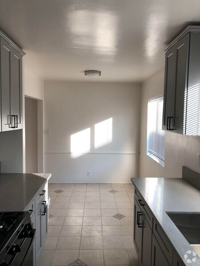 Building Photo - Newly remodeled 1 bedroom