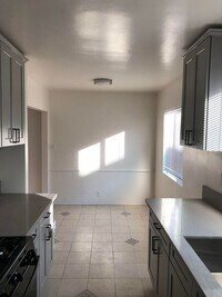 Building Photo - Newly remodeled 1 bedroom