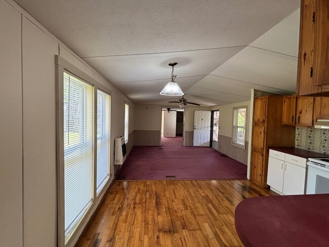 Building Photo - Get it while it's here!