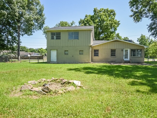 Building Photo - Wow in the South!