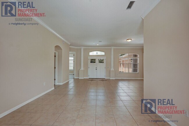 Building Photo - 652 Planters Manor Way