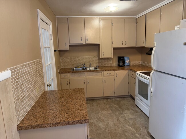 Building Photo - 2414 Poplar St