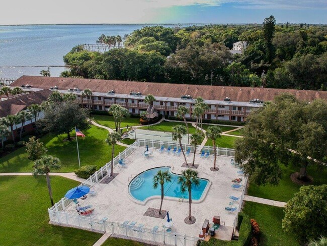 Building Photo - 650 Pinellas Point Dr S