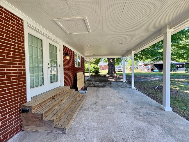 Building Photo - Adorable 2 Bedroom Home in the Heart of Nashville!