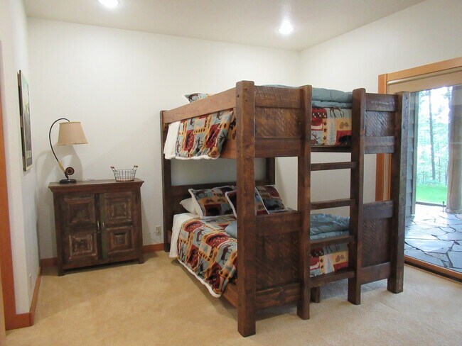 Building Photo - Hidden Whitefish Lake 3 bedroom Furnished ...