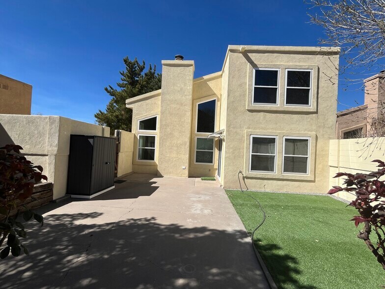 Building Photo - 5204 Edwards Dr NE