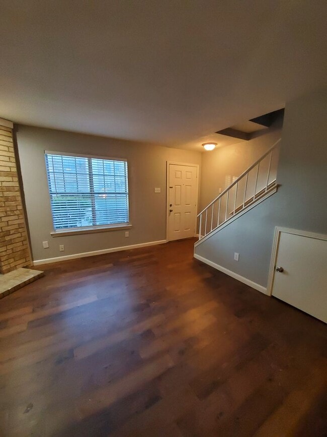 Building Photo - 102 Austin Stone Dr