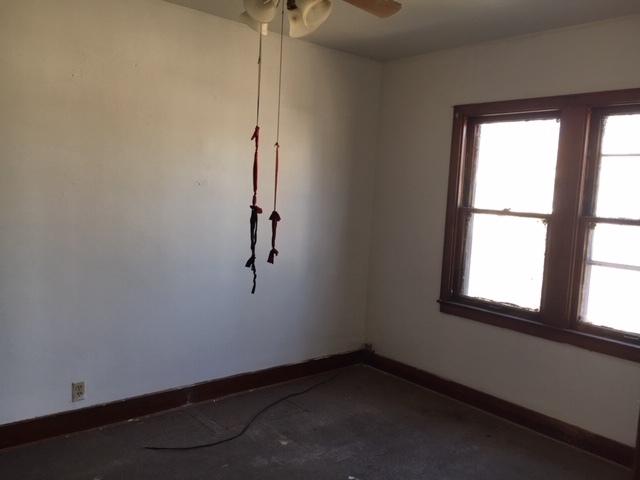 Building Photo - 422 S Elm St