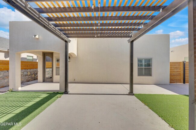 Building Photo - 10613 Hidden Palm Pl