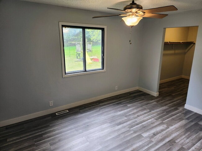 Building Photo - 1627 E Glenwood Dr