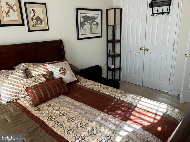 Building Photo - 913 Pleasant Dr