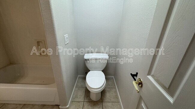 Building Photo - 491 W Ebony Way
