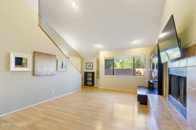 Building Photo - 5051 N Sabino Canyon Rd