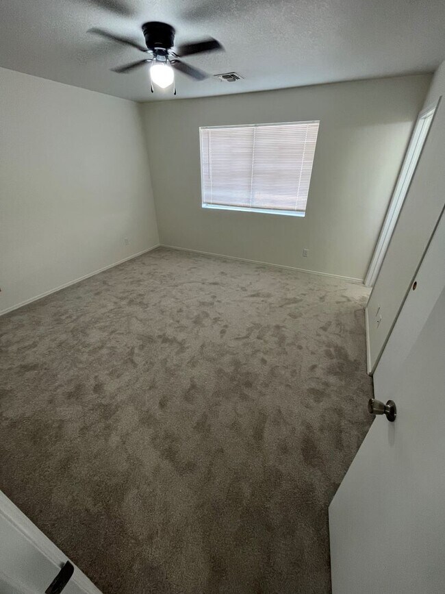 Building Photo - 3BR 2Ba Remodeled with Yard and Garage