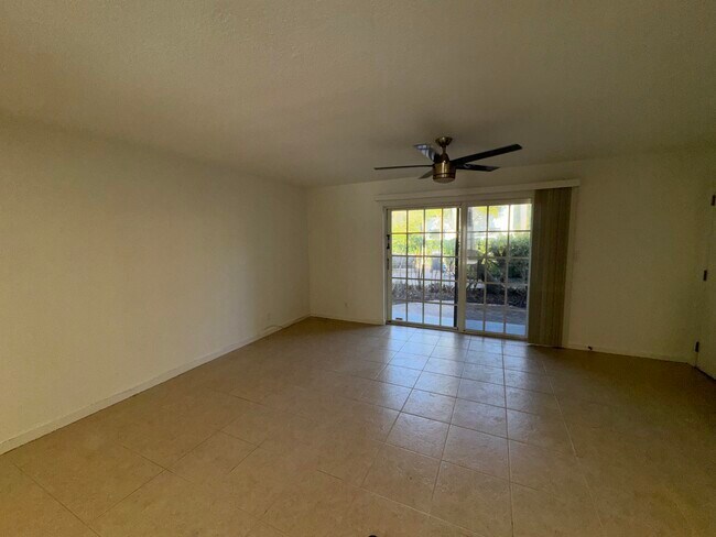Building Photo - 110 N Lakeside Dr