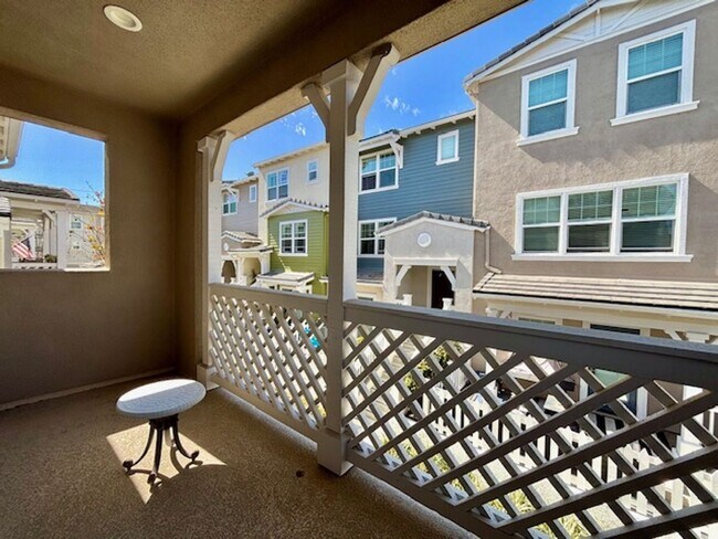 Building Photo - 4 Bedroom + 3.5 Bathroom Townhome | The Westerlies | Unfurnished