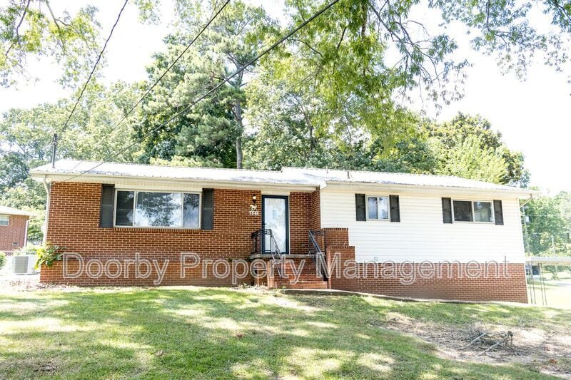 Building Photo - 1945 Barrett Dr