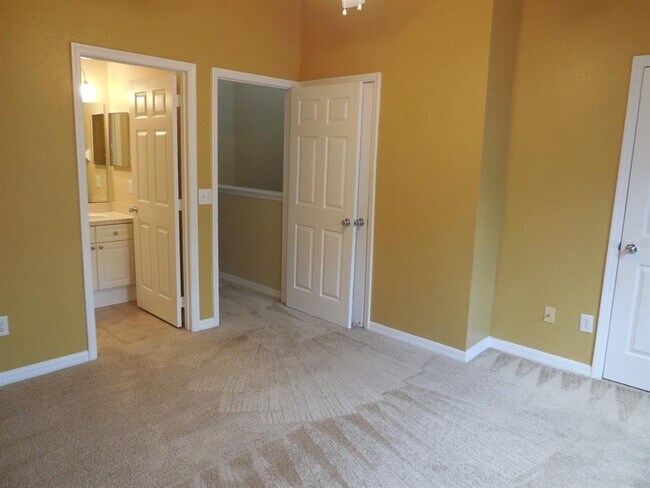 Building Photo - 4107 Plantation Cove Dr
