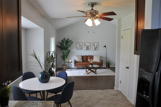 Building Photo - 2610 Carlow Dr