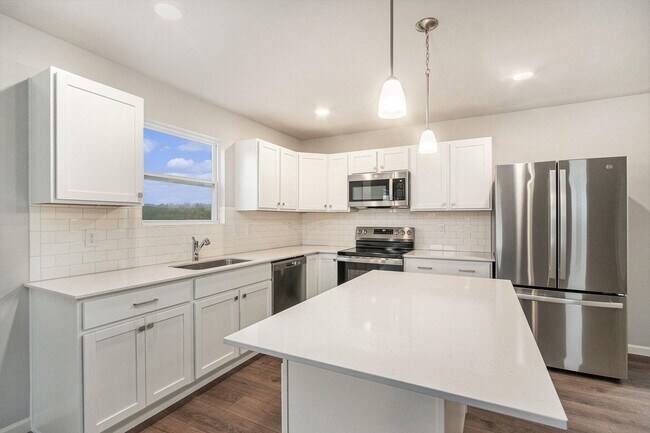 Building Photo - Newly Constructed Five Bedroom Home in Por...