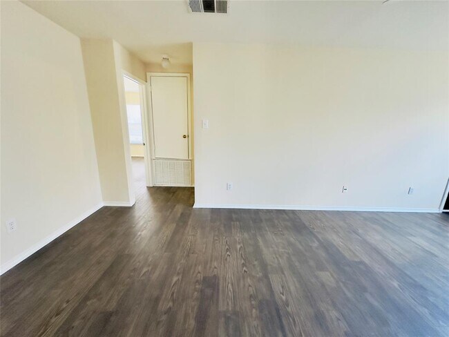 Building Photo - 1900 Grassland Dr