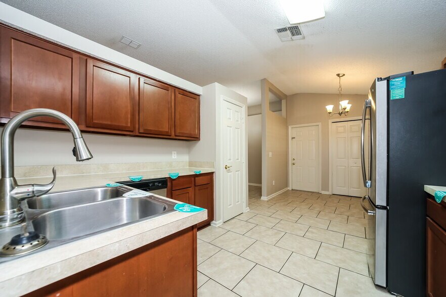 Building Photo - 12559 Fallohide Ln