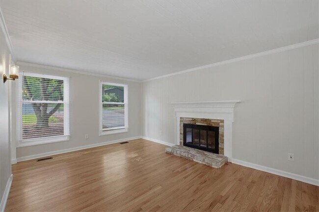 Building Photo - 9470 Hillside Dr