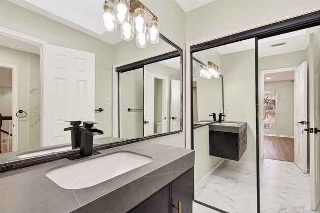 Building Photo - 16410 Fondren Grove Dr