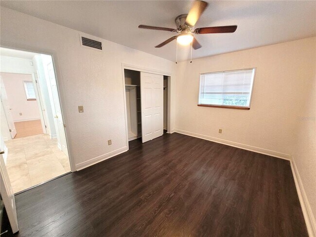 Building Photo - 356 E Overbrook Dr