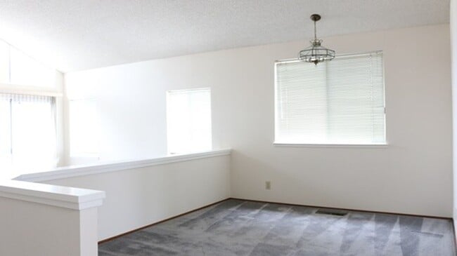 Building Photo - 3591 Woodley Dr