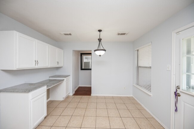 Building Photo - 8231 Chelsea Bend Ct