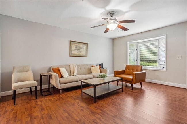 Building Photo - 102 Holcomb Ferry Rd