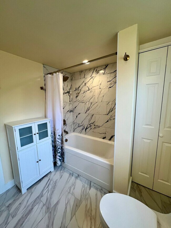 Building Photo - PENDING APPLICATION; Water Included! Fully Remodeled 1 BD + Loft