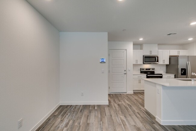 Building Photo - Beautiful New 3 Bed / 2.5 Bath Townhome 89178