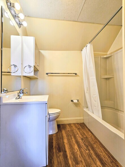 Building Photo - 2050 State St