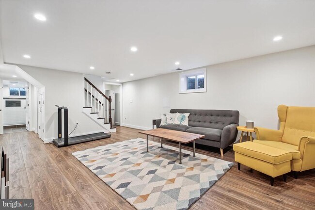 Building Photo - 5213 Rayland Dr
