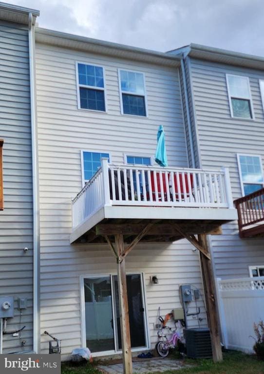 Building Photo - 320 Rolling Valley Dr