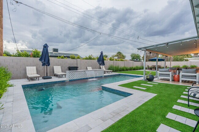 Building Photo - 8725 E Palo Verde Dr