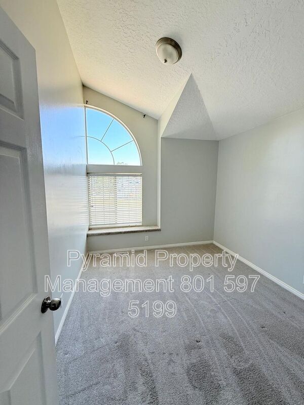 Building Photo - 979 Blue Heron Cir