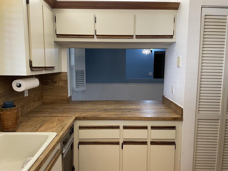 Building Photo - 12568 Shoreline Dr