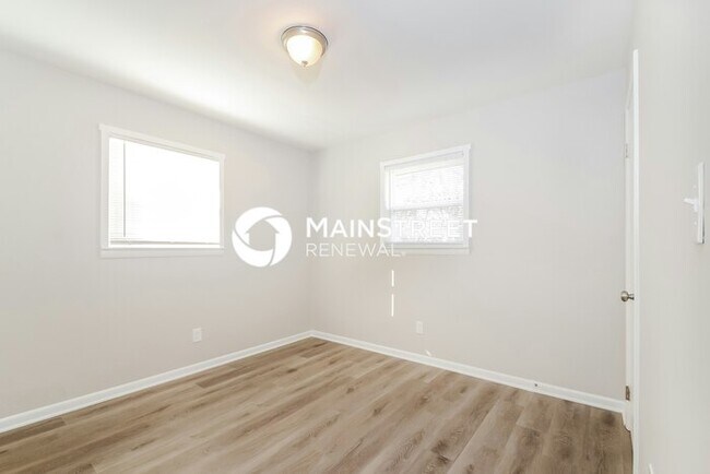 Building Photo - 4 Bedroom Pet-Friendly Home in Birmingham, AL with Main Street Renewal