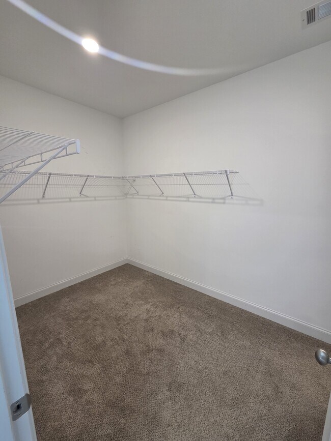 Building Photo - 2105 Thornbury Cove
