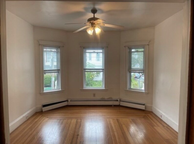 Building Photo - 10 Bowdoin St